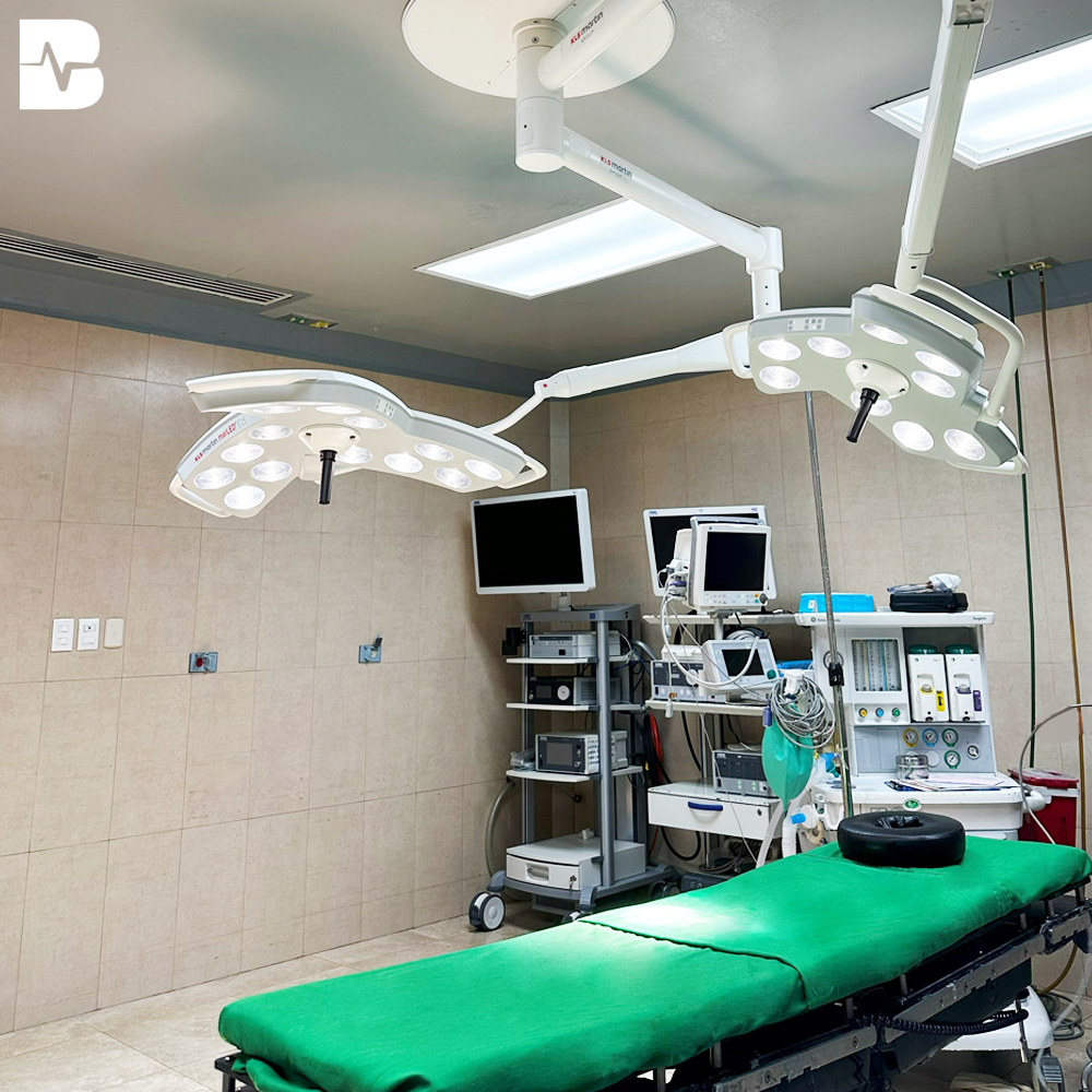 Instalación Lámpara Quirúrgicas Hospital Salud Integral